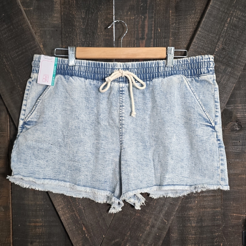 Juniors XL Light Wash Denim Shorts with Drawstring Waist NWT
